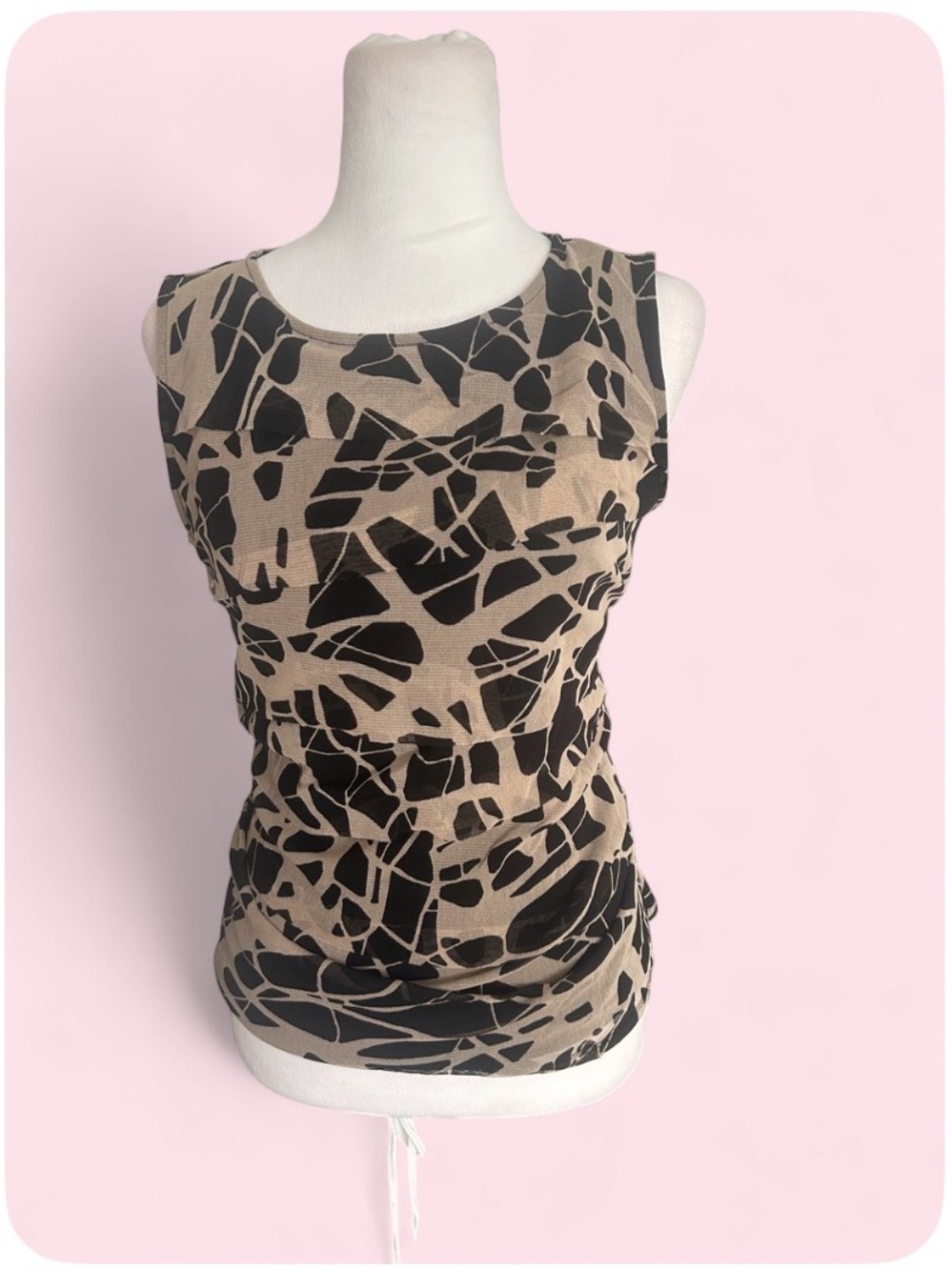 Vintage Dana Buchman Sleeveless Beige and Black Patterned Ruffle Sleeveless Top